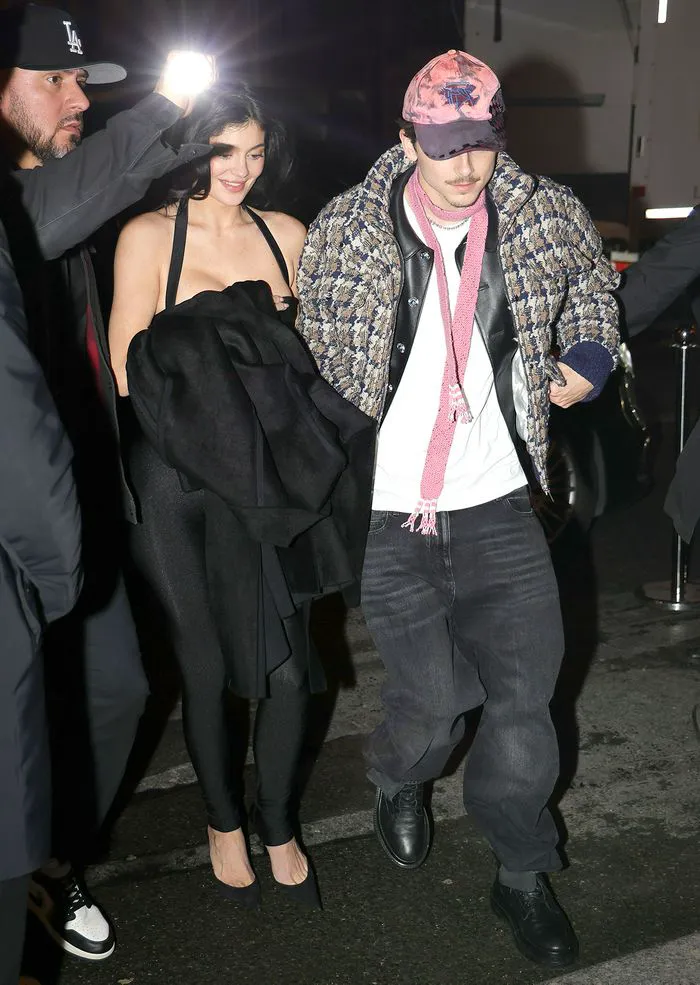 Kylie Jenner Faces Backlash For Not Standing To Meet Elton John Wit 