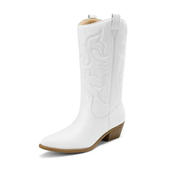 Iowa boots by Dream Pairs for fashionable winter wear.