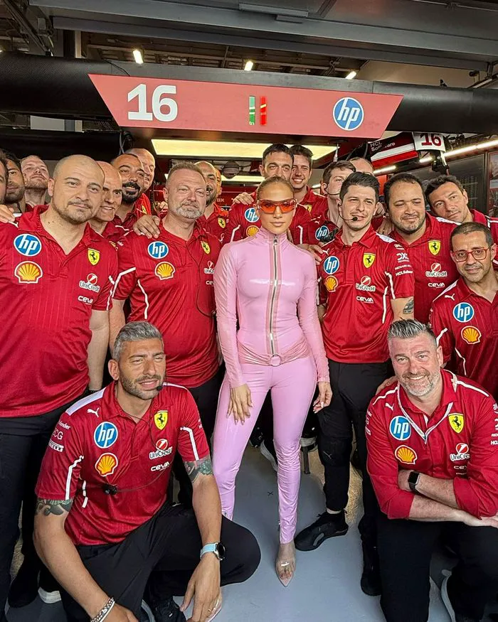 Jennifer Lopez pink latex catsuit F1