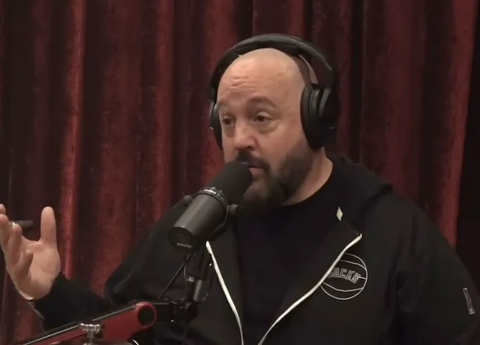 Kevin James discusses celebrity culture on Joe Rogan Experience podcast.