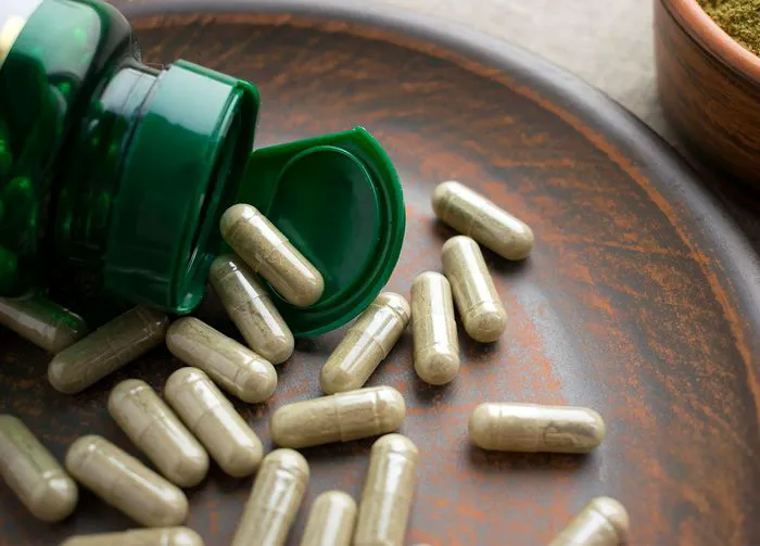 Green tea extract capsules promoting antioxidant health benefits.