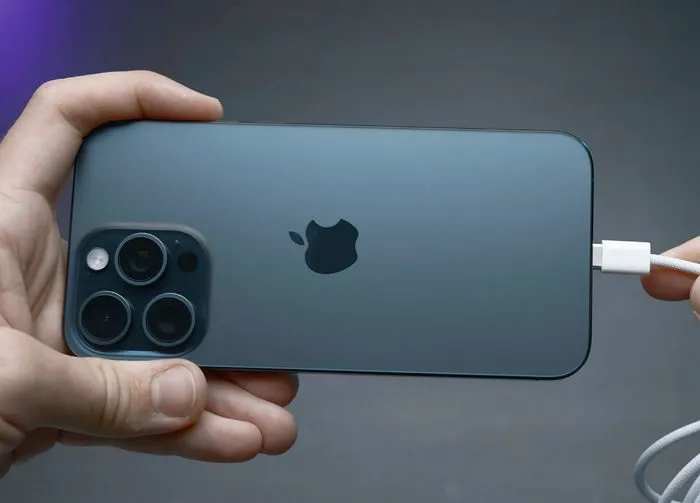 plugging-in-iphone