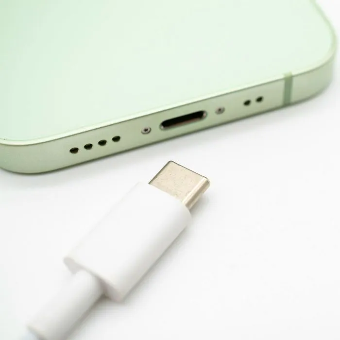 apple-iphone-charger