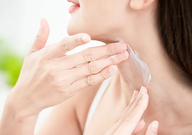 applying-skincare-neck