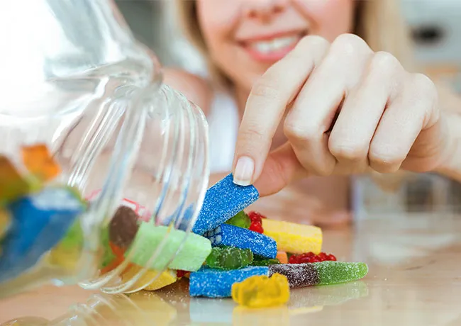 woman-eating-candy