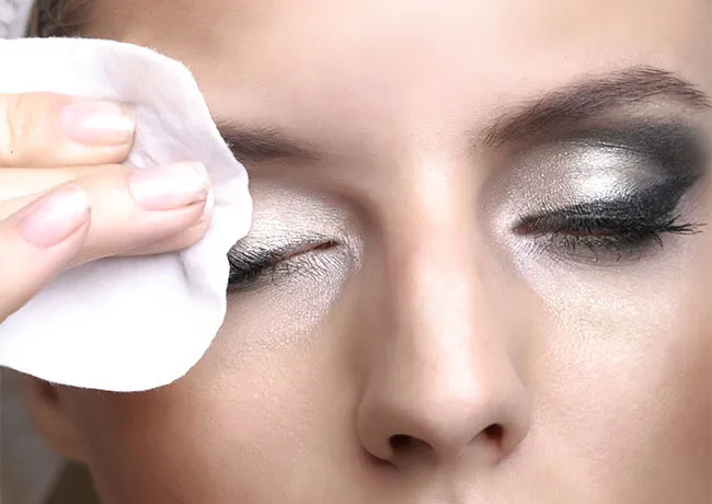 not-removing-eye-makeup