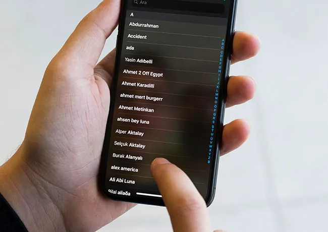 scrolling-apple-contacts