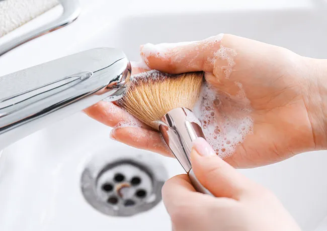 washing-makeup-brushes