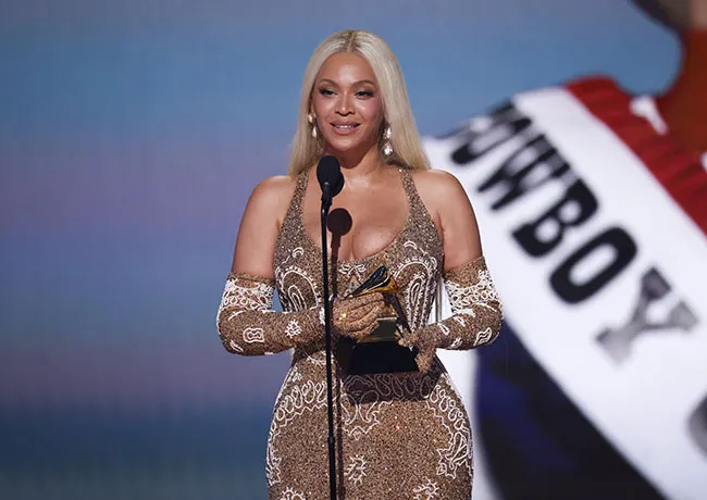 Beyoncé at The 67th Annual Grammy Awards in stunning attire.