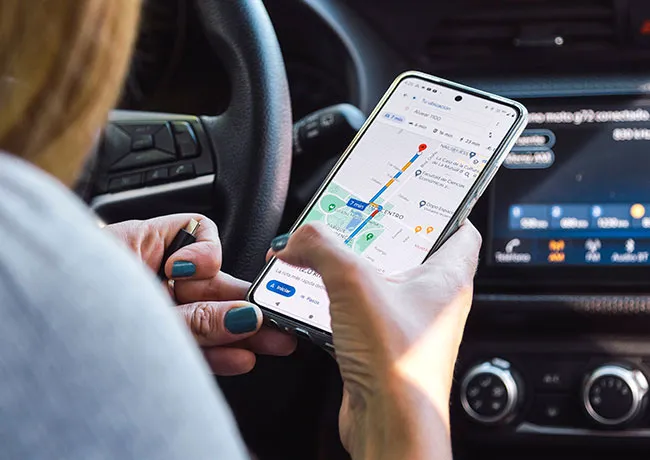 woman-using-google-maps