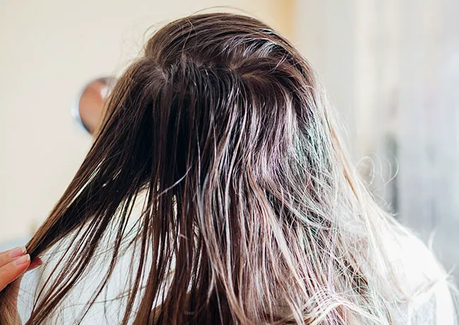woman-oily-hair