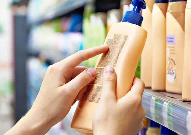 checking-shampoo-ingredient