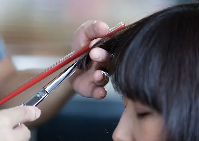 thick-blunt-bangs
