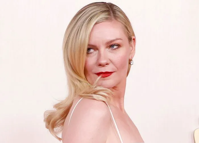 Kirsten Dunst on the red carpet at the 96th Academy Awards.