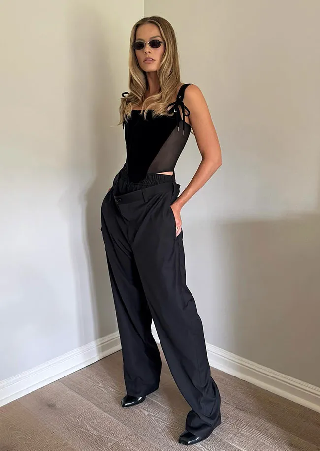 Margot Robbie baggy pants tiny corset Instagram