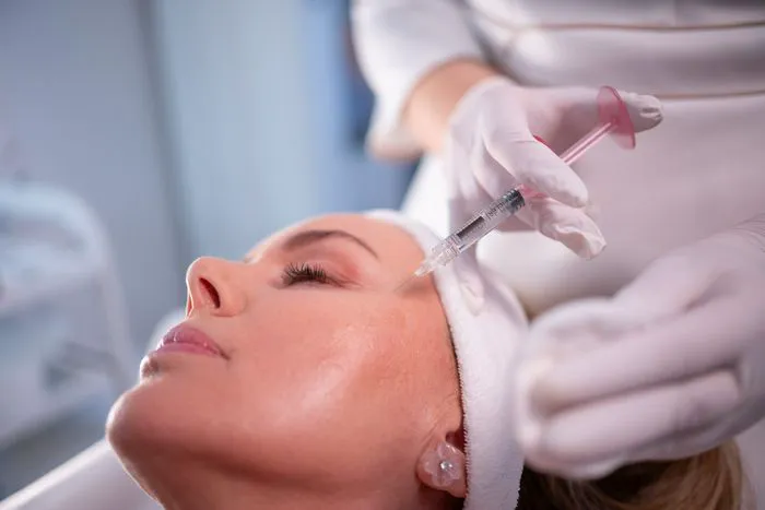 Doctor discussing habits that accelerate facial aging.
