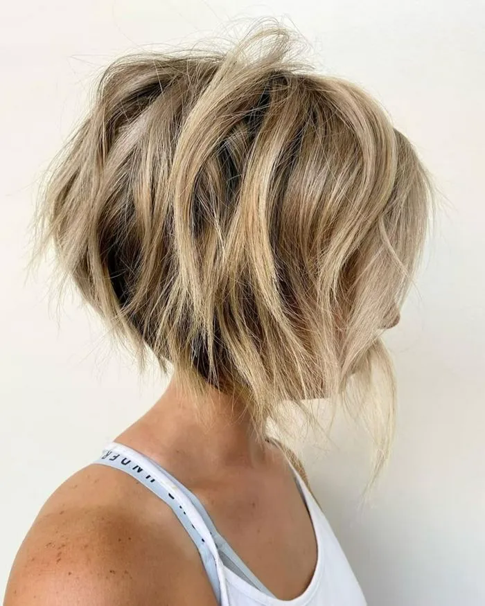 Choppy bob haircut with edgy layers by Shmoaking Hair