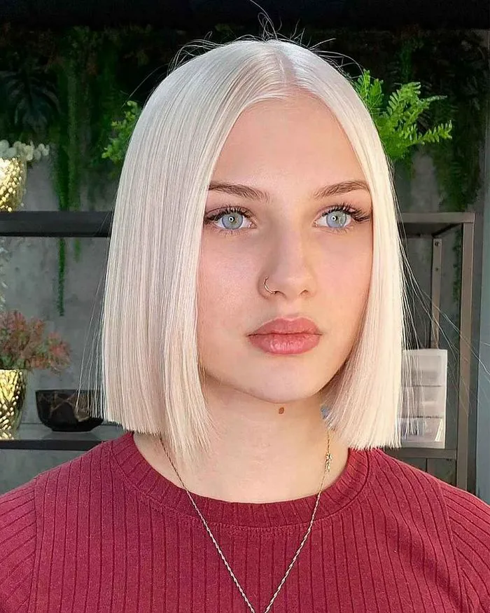 Stylish blunt bob haircut with no layers by Anna Ujina