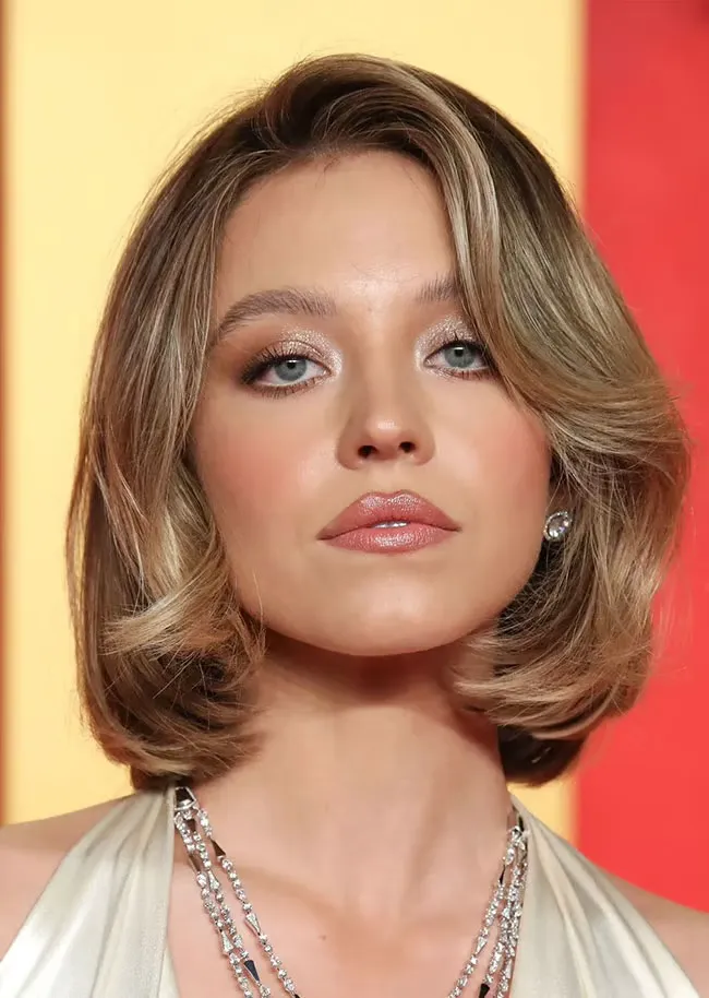 Chic French bob hairstyle worn by Sydney Sweeney