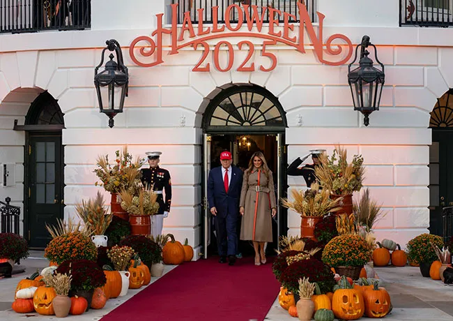 white house halloween decor