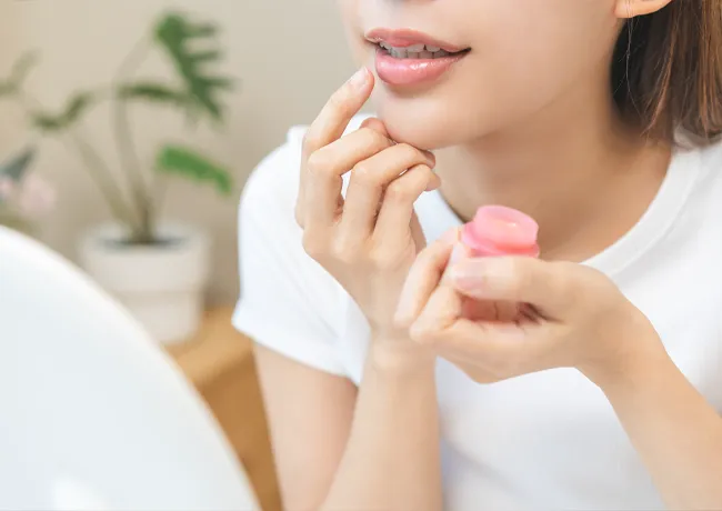 woman-applying-lip-balm