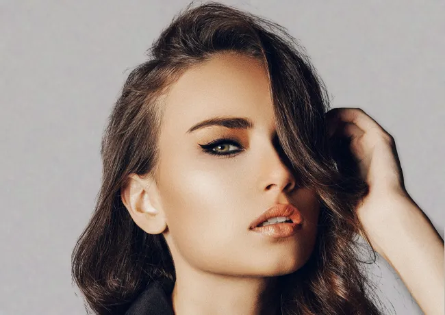 woman-dark-eyeliner