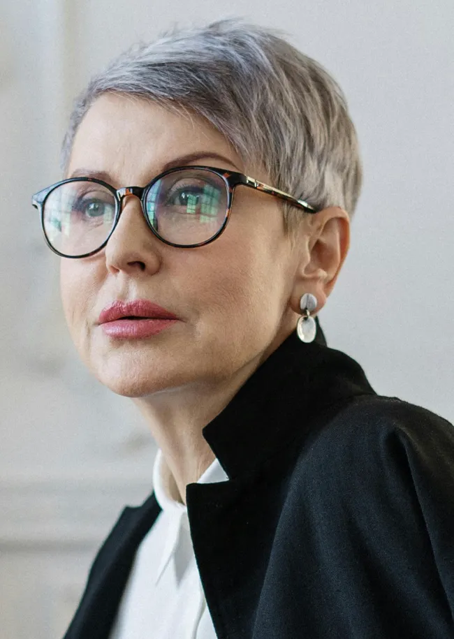 woman-pixie-haircut