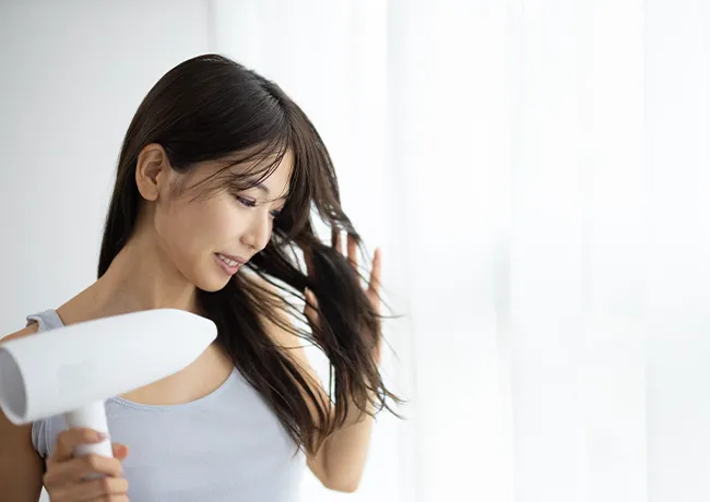 woman-drying-wet-hair