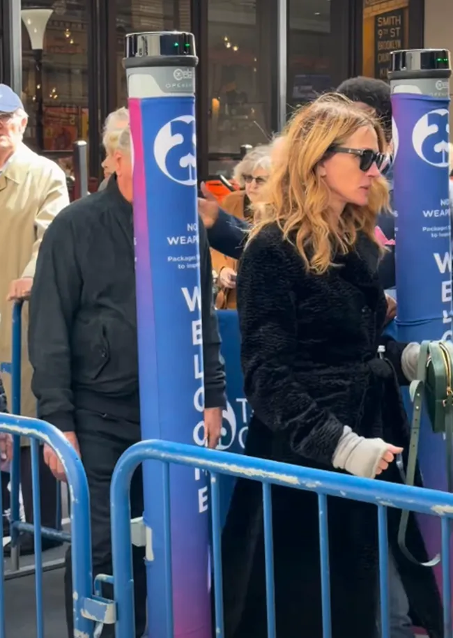 Julia Roberts and Danny Moder Broadway date