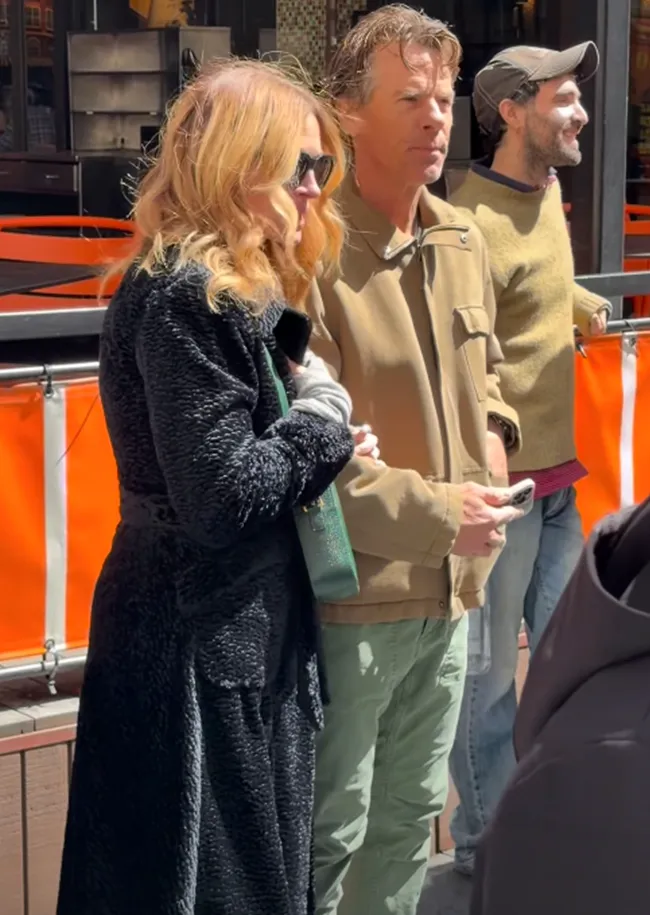 Julia Roberts and Danny Moder Broadway date
