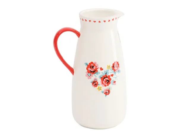 CATH KIDSTON branded accessories for a chic look.