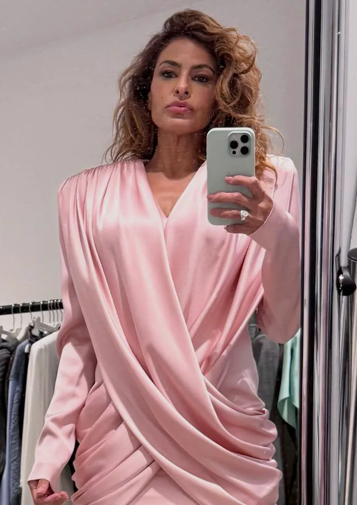Eva Mendes selfie pink dress