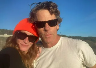 Julia Roberts and Danny Moder selfie