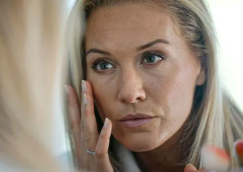wearing-matte-makeup