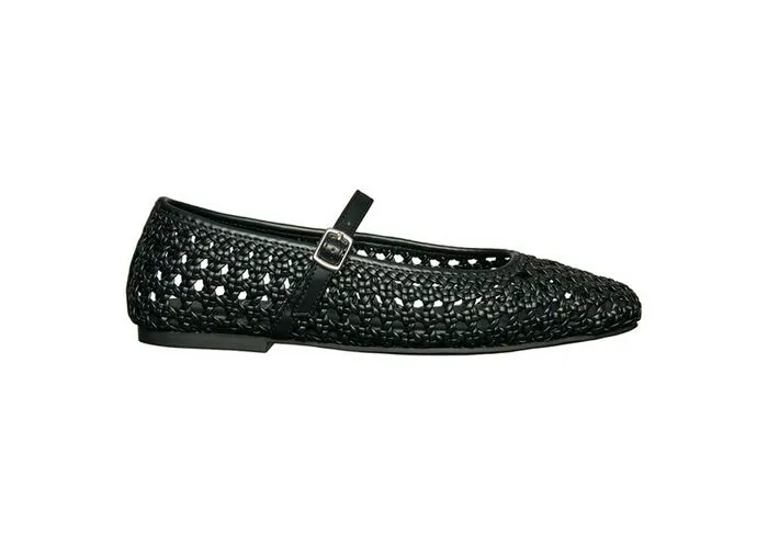 Black woven flats perfect for casual celebrity-inspired fashion.