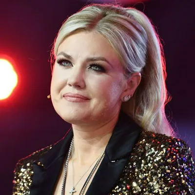 "Eyeshadow dos and don'ts for women over 50 for a youthful look"