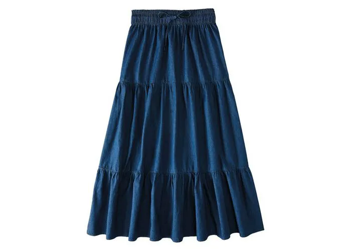 Tiered woven skirt ideal for trendy celebrity summer looks.