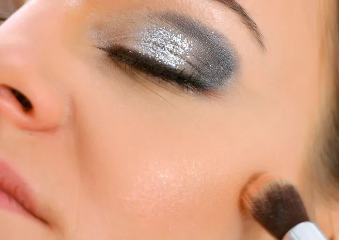 glitter-eye-shadow