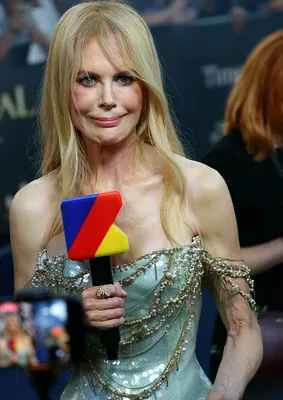 "Nicole Kidman interviewed at the Practical Magic 2 premiere"