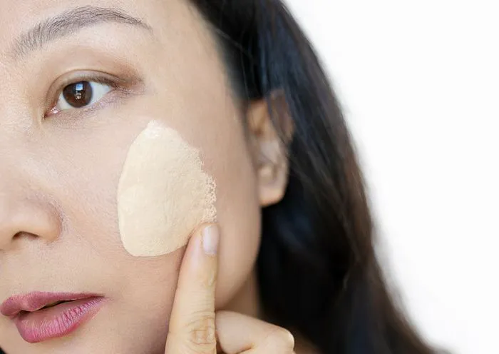 applying-too-much-concealer