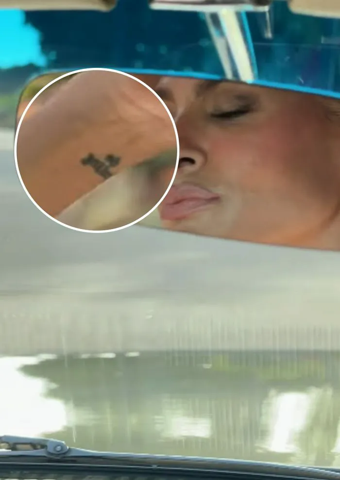 Close-up of Eva Mendes' tattoo