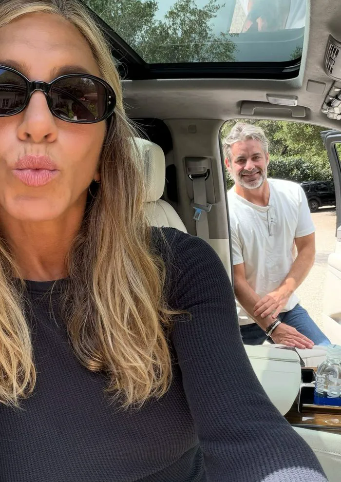 Jennifer Aniston and Jim Curtis selfie