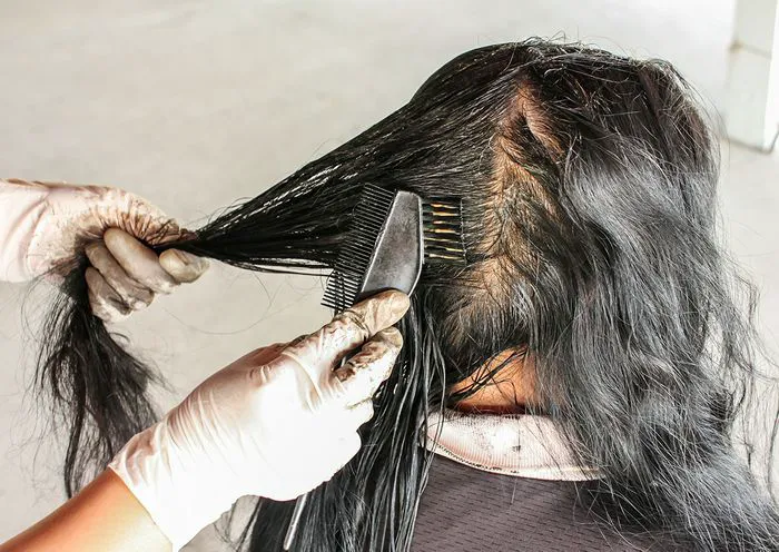 woman-getting-hair-dyed