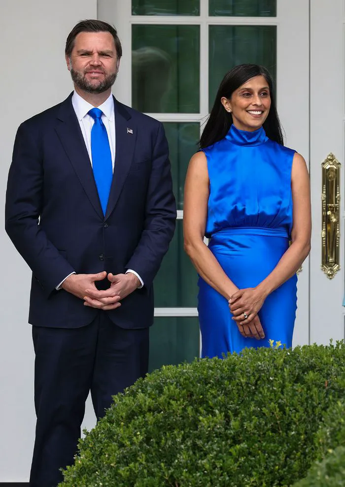 "Donald Trump and Barack Obama interaction"