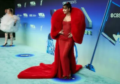 Lisa Blackpink MTV VMA red carpet look