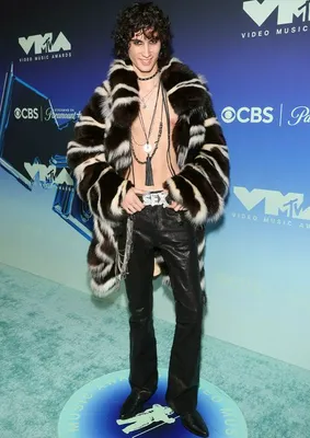 Sombr MTV VMA red carpet look