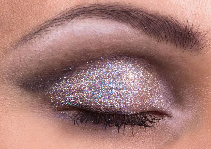 glitter-eyeshadow
