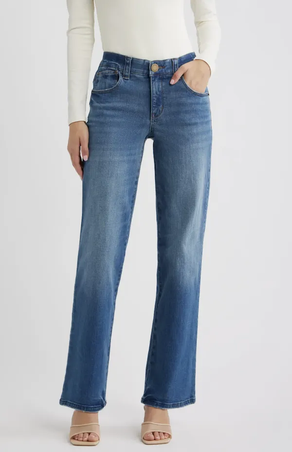 Straight leg jeans ideal for casual chic looks.