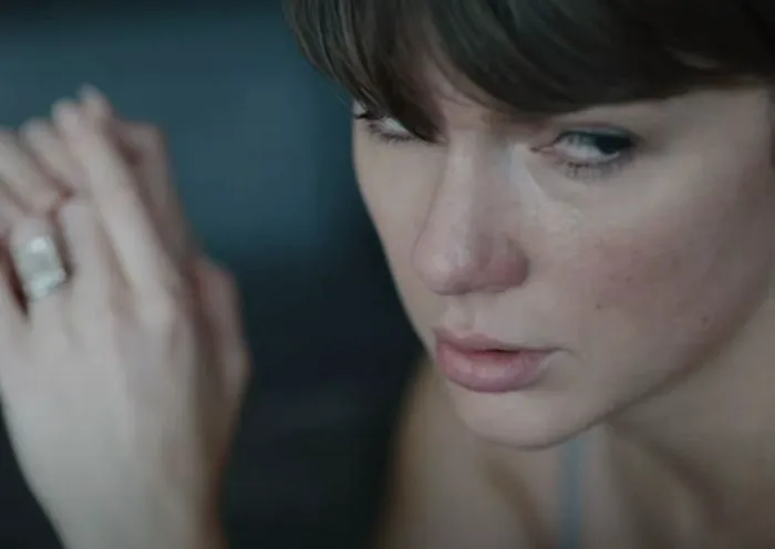 Taylor Swift in her new music video "Patient Zero"