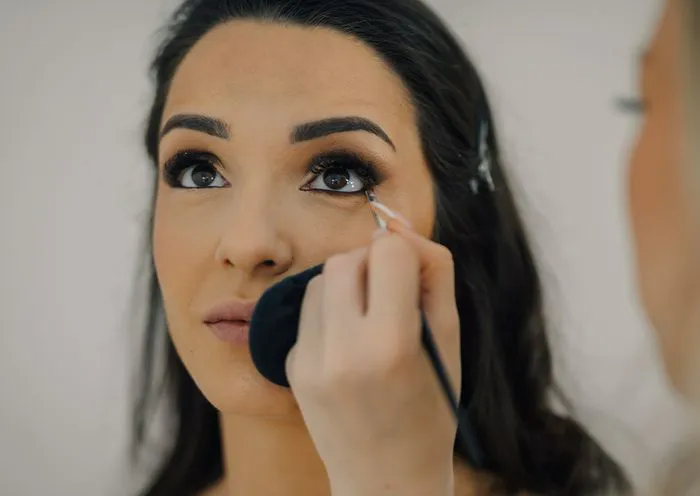 adding-black-eyeliner